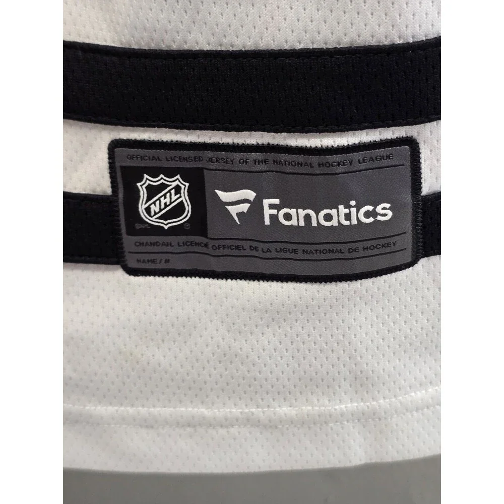 Jonathan Toews Chicago Blackhawks Hockey Jersey C 19 NHL Fanatics Size Medium